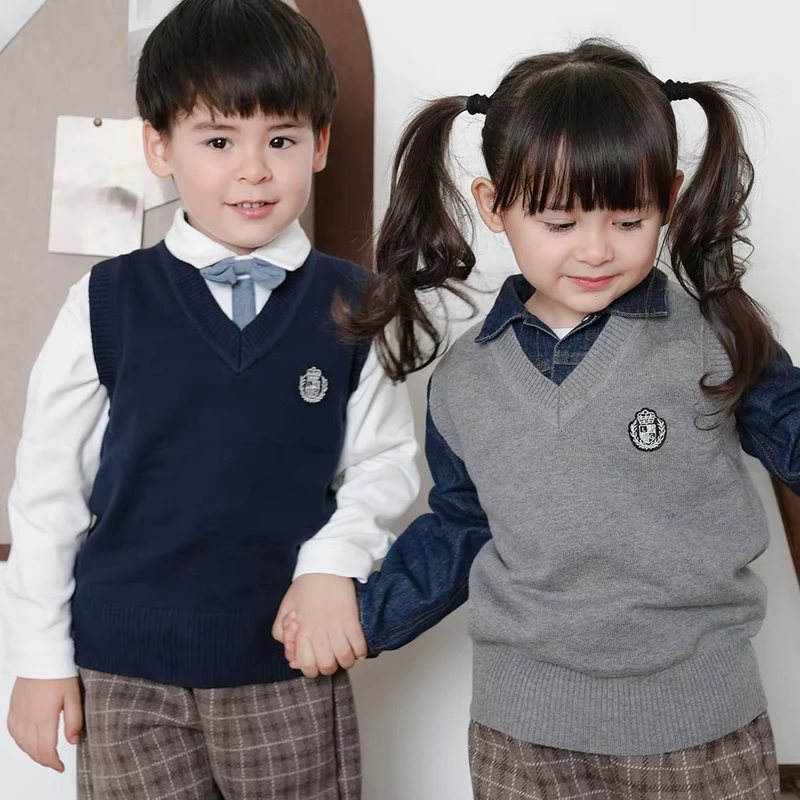 Custom-Preppy-Style-Sweater-Vest-Knitted-School-Uniform-for-Middle-School-Students-Campus-V-Knit-Pullover