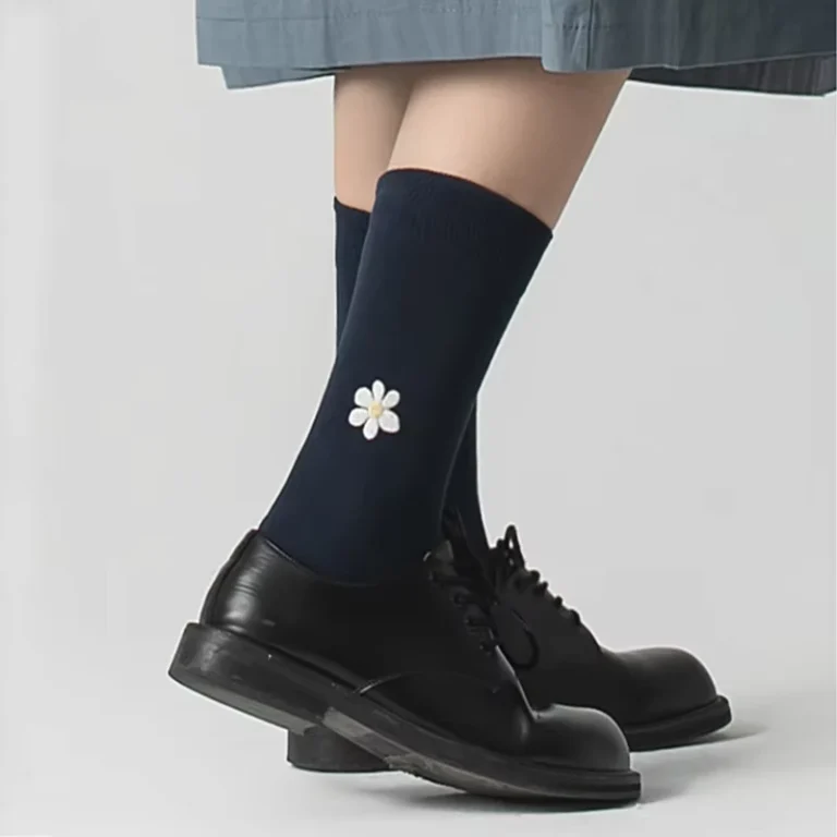 Female-Socks-Apparel-Kawai-Flat-Embroidery-Daisy-Woman-Socks-Japanese-Retro-Teen-Girls-Tube-School-Uniform-Navy-Dress-Socks