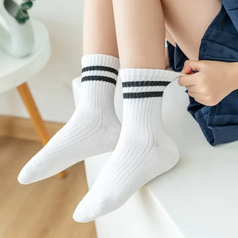 High-Quality-Youth-School-Socks-with-Custom-Logo-Elastic-Cotton-Thin-Crew-Size-Two-Stripe-Pure-Color-Sport-Socks-for-Students