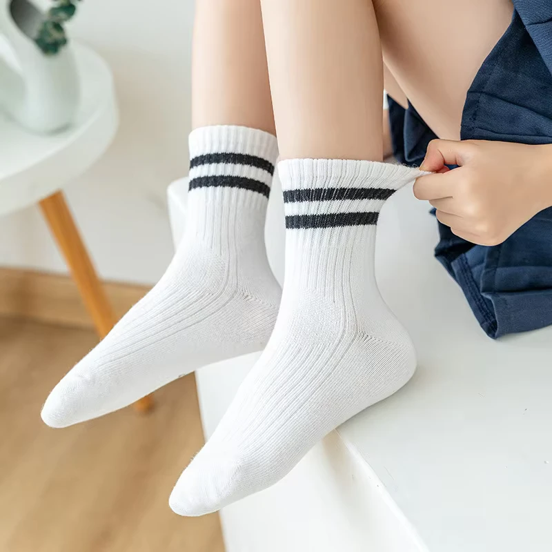High-Quality-Youth-School-Socks-with-Custom-Logo-Elastic-Cotton-Thin-Crew-Size-Two-Stripe-Pure-Color-Sport-Socks-for-Students