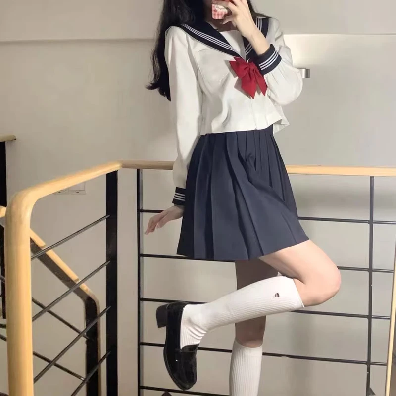 Japanese-Girl-School-Students-School-Uniforms